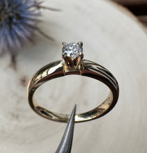 Load image into Gallery viewer, Ring in 14 ct. yellow gold with 0,25 ct. diamond