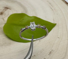 Load image into Gallery viewer, Ring in 14 ct. white gold with 0,31 tcw. diamonds