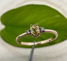 Load image into Gallery viewer, 14 ct. rose gold ring with 0,26 tcw. diamonds.