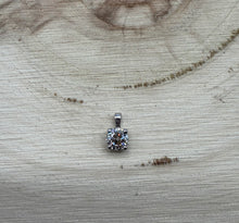 Load image into Gallery viewer, 14 ct. white gold pendant with a 0,60 ct. natural diamond