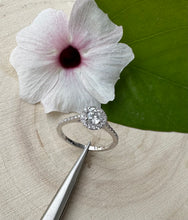 Load image into Gallery viewer, Diamondring in 14 ct. white gold with 0,84 tcw. natural diamonds