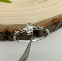 Load image into Gallery viewer, Ring in 14 ct. white gold with 0,31 tcw. diamonds