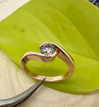 Load image into Gallery viewer, Ring in 14 ct. rose gold with 0,53 ct. diamond