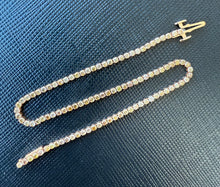 Load image into Gallery viewer, 18 ct. rose gold tennis bracelet with 1,58 tcw. diamonds