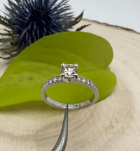 Load image into Gallery viewer, Diamond ring in white gold with 0,77 tcw. diamonds