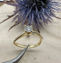 Load image into Gallery viewer, 14 ct. gold ring with 0,47 tcw. diamonds