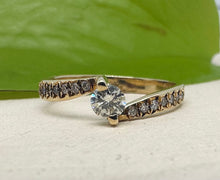 Load image into Gallery viewer, Ring in 14 ct. yellow gold with 0,37 tcw. diamonds