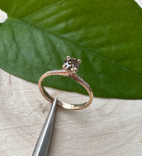 Load image into Gallery viewer, Gold ring in 14 ct. rose gold with 0,56 tcw. natural diamonds.