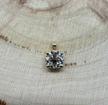 Load image into Gallery viewer, 14 ct. gold pendant with 1,00 ct. natural diamond