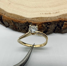 Load image into Gallery viewer, 14 ct. gold ring with 0,47 tcw. diamonds