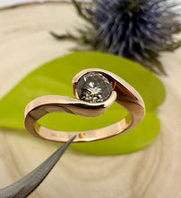 Load image into Gallery viewer, Ring in 14 ct. rose gold with 0,53 ct. diamond