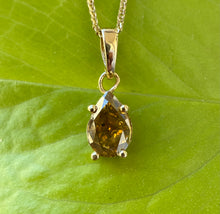 Load image into Gallery viewer, Necklace in 14 ct. gold with a 2,20 ct. diamond pendant.