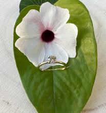 Load image into Gallery viewer, 14 ct. gold ring with 0,50 ct. natural diamond