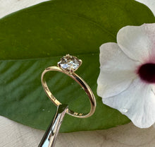 Load image into Gallery viewer, 14 ct. gold ring with 0,50 ct. natural diamond