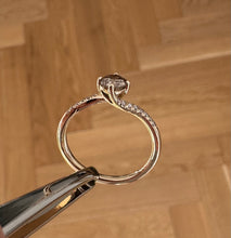 Load image into Gallery viewer, Elegant gold ring with 0,52 tcw. natural diamonds