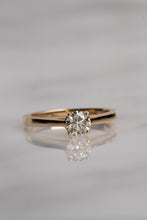 Load image into Gallery viewer, Gold solitaire ring with beautiful light yellow diamond