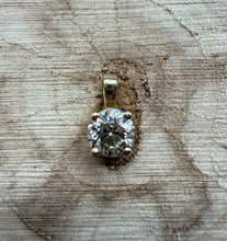 Load image into Gallery viewer, Pendant in 14 ct. gold holding one 0,50 ct. natural diamond
