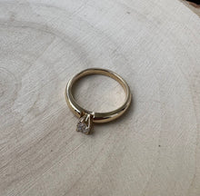 Load image into Gallery viewer, Ring in 14 ct. yellow gold with 0,25 ct. diamond
