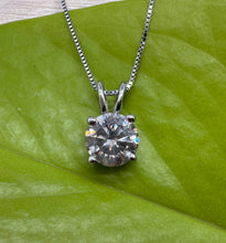 Load image into Gallery viewer, 14 ct. white gold necklace with 1,27 ct. diamond
