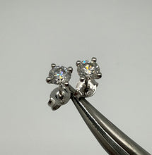 Load image into Gallery viewer, Stud earrings in 14 ct. white gold with 0,60 tcw. diamonds
