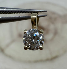 Load image into Gallery viewer, Pendant in 14 ct. gold with 0,41 ct. natural diamond.
