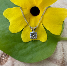 Load image into Gallery viewer, 14 ct. white gold necklace with 0,44 ct. diamond pendant
