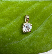 Load image into Gallery viewer, Pendant in 14 ct. gold with 0,41 ct. natural diamond.
