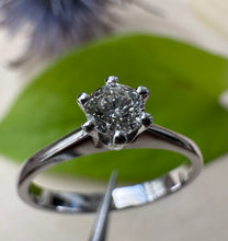 Load image into Gallery viewer, Ring in 14 ct. white gold with 0,25 ct. diamond

