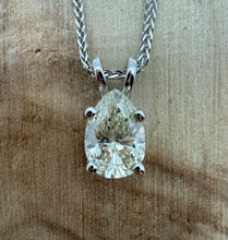 Load image into Gallery viewer, Necklace in 14 ct. white gold with a 0,82 ct. diamond pendant.
