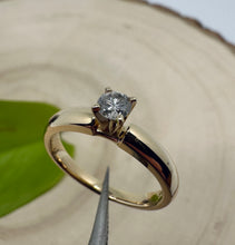 Load image into Gallery viewer, Ring in 14 ct. yellow gold with 0,25 ct. diamond
