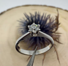 Load image into Gallery viewer, Ring in 14 ct. white gold with 0,25 ct. diamond
