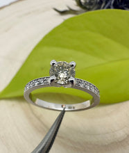 Load image into Gallery viewer, Diamond ring in white gold with 0,77 tcw. diamonds
