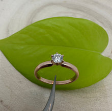 Load image into Gallery viewer, Ring in 14 ct. pink gold with 0,26 ct. diamond
