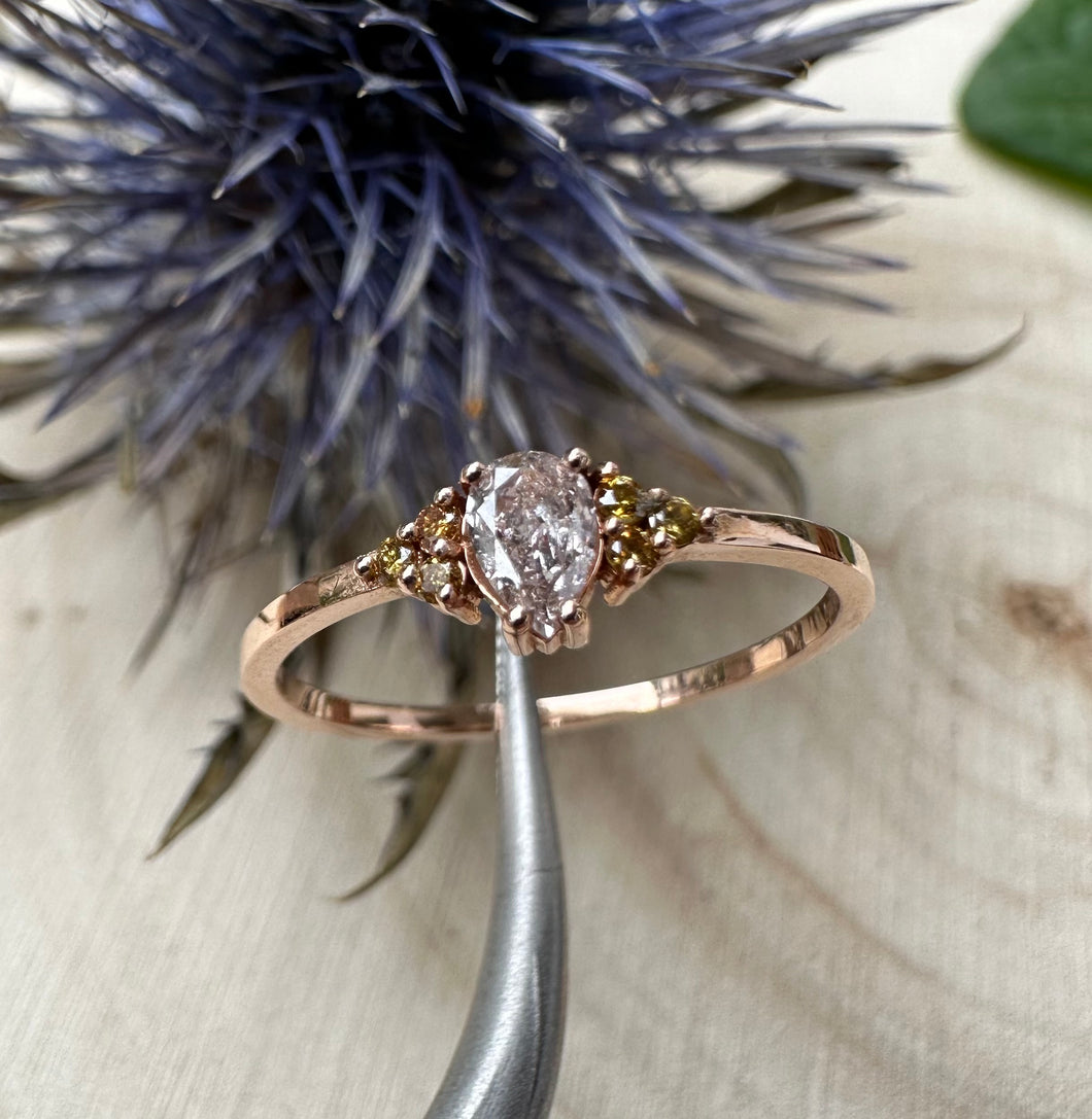 14 ct. rose gold ring with 0,25 tcw. diamonds