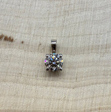 Load image into Gallery viewer, 14 ct. white gold pendant with one 0,42 ct. natural diamond
