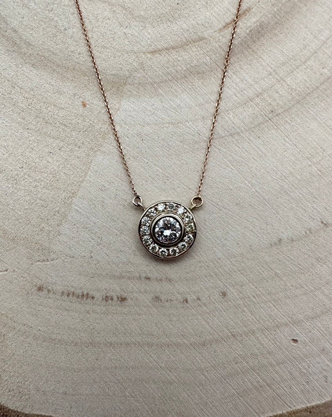 Necklace in 18 ct. pink gold with 0,87 tcw. diamonds