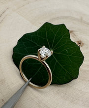 Load image into Gallery viewer, 14 ct. goldring with 1,09 ct. diamond
