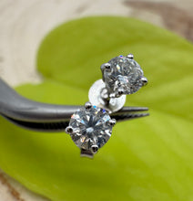 Load image into Gallery viewer, Stud earrings in 14 ct. white gold with 0,50 tcw. diamonds
