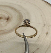 Load image into Gallery viewer, 14 ct. gold ring with 0,41 ct. diamond
