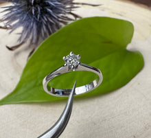 Load image into Gallery viewer, Ring in 14 ct. white gold with 0,25 ct. diamond
