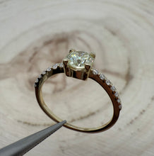 Load image into Gallery viewer, 14 ct. gold ring with 0,74 tcw. diamonds.
