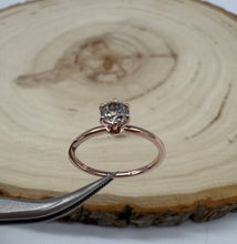 Load image into Gallery viewer, Ring in 14 ct. rose gold with one 0,50 ct. natural diamond
