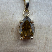 Load image into Gallery viewer, Necklace in 14 ct. gold with a 2,20 ct. diamond pendant.
