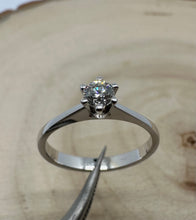Load image into Gallery viewer, Ring in 14 ct. white gold with 0,25 ct. diamond
