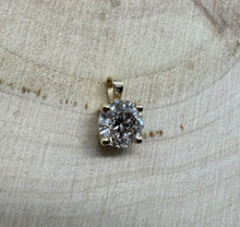 Load image into Gallery viewer, 14 ct. gold pendant with 1,00 ct. natural diamond
