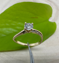 Load image into Gallery viewer, 14 ct. gold ring with 0,47 tcw. diamonds
