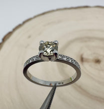 Load image into Gallery viewer, Diamond ring in white gold with 0,77 tcw. diamonds
