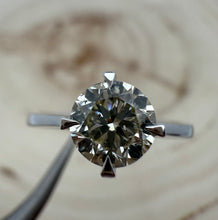 Load image into Gallery viewer, Ring in 14 ct. white gold with 1,02 ct. diamond.
