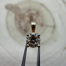 Load image into Gallery viewer, Pendant in 14 ct. gold with 0,40 ct. natural diamond
