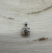 Load image into Gallery viewer, 14 ct. white gold pendant with a 0,60 ct. natural diamond

